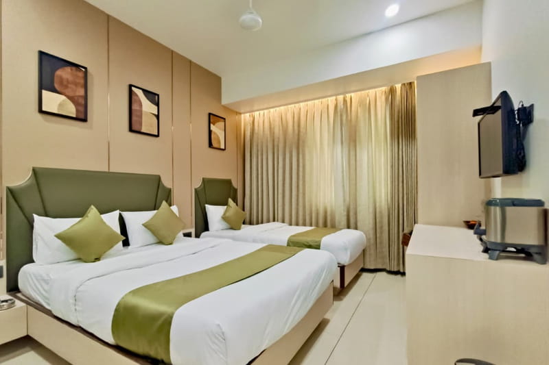 Deluxe Room Bathroom